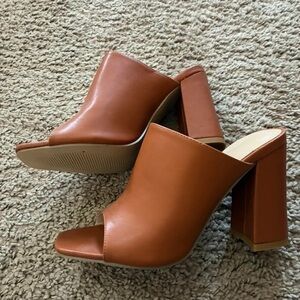 Elegant Tan Leather Mules with Block Heel